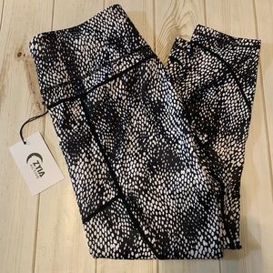 Zyia Black Viper Pocket Light n Tight Hi-Rise 7/8 24"